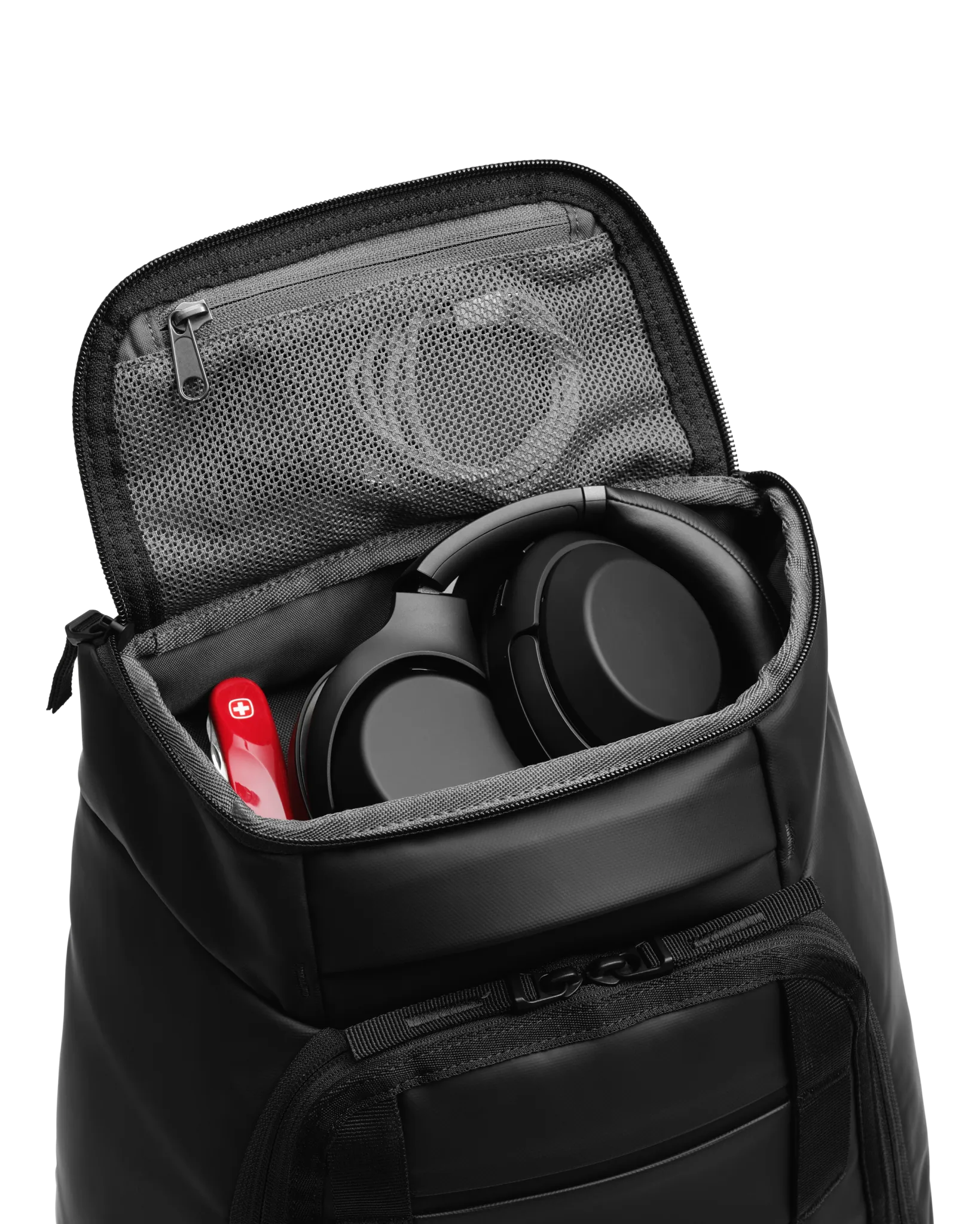 Hugger Backpack 30L Black Out