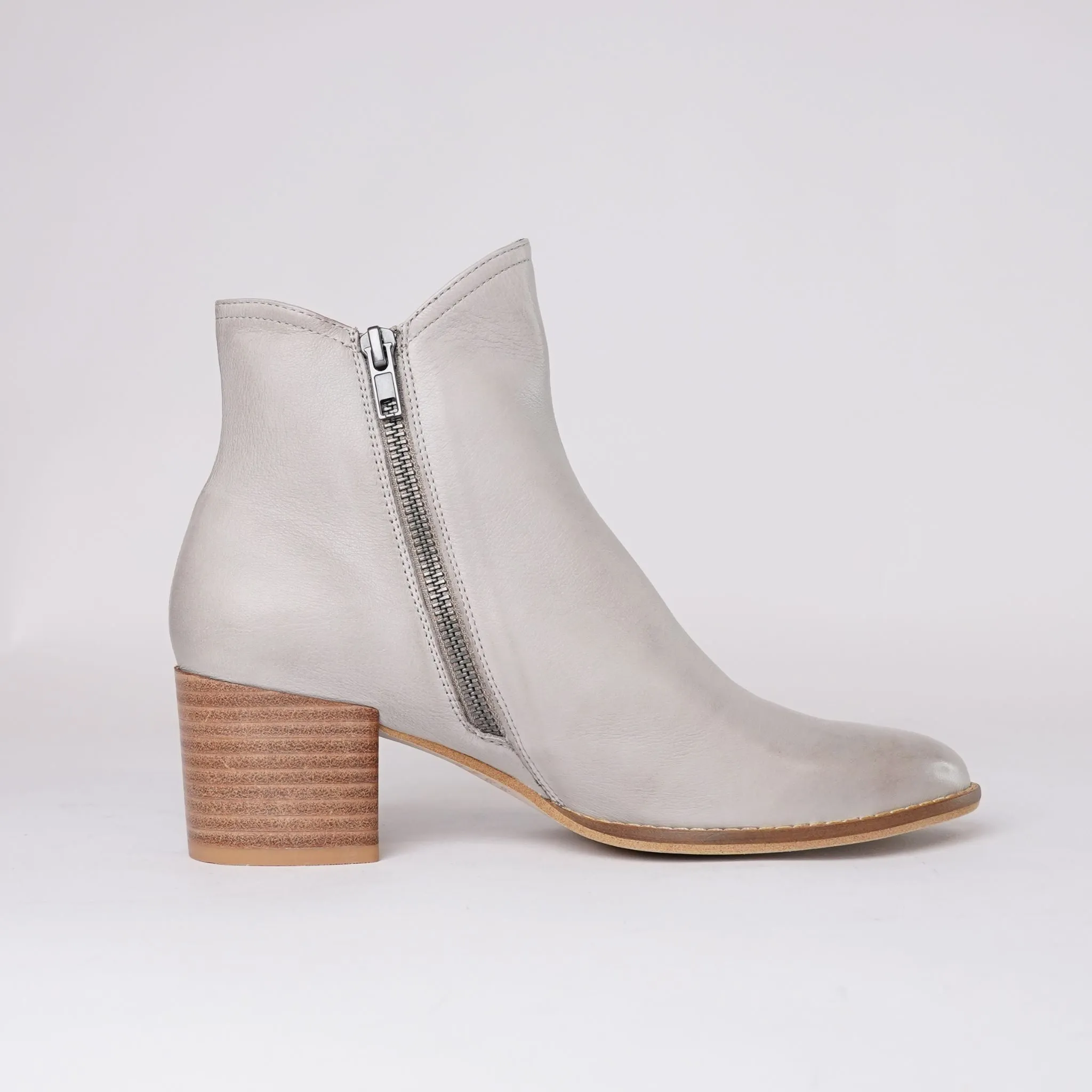 Mockas Smoke Leather Ankle Boots